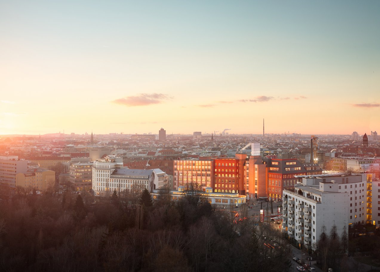 Blick von oben auf die Backfabrik